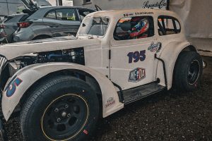 Il pilota cagliaritano Giorgio Basoli al via del Campionato Legend Cars Trophy 2026